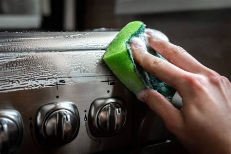 can you pull out a gas stove to clean